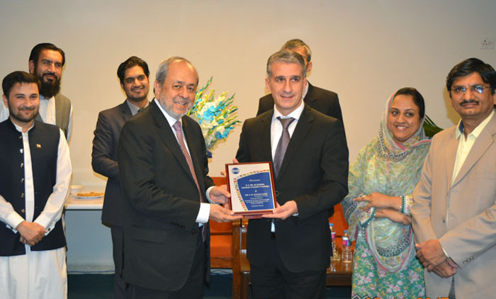 The Ambassador of Azerbaijan Calls on the Executive Director COMSATS