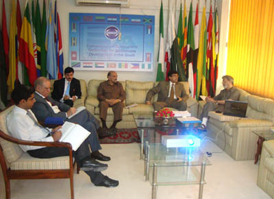 The Federal Secretary MoST, Government of Pakistan, receives a briefing on draft ST&I Policy - 2011, at COMSATS Headquarters