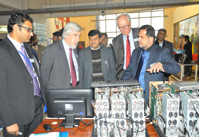 Director-General CERN visits COMSATS Institute of Information Technology