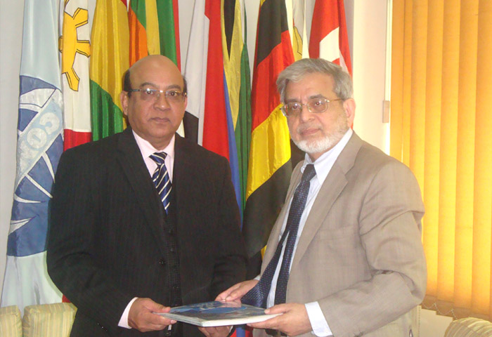 The High Commissioner of Mauritius to Pakistan Receives a Briefing on COMSATS