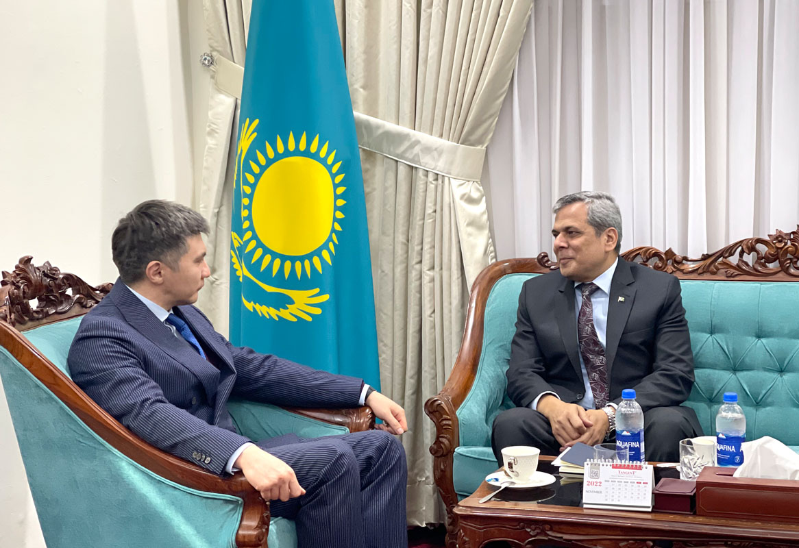 ED COMSATS Calls on Kazakh Envoy