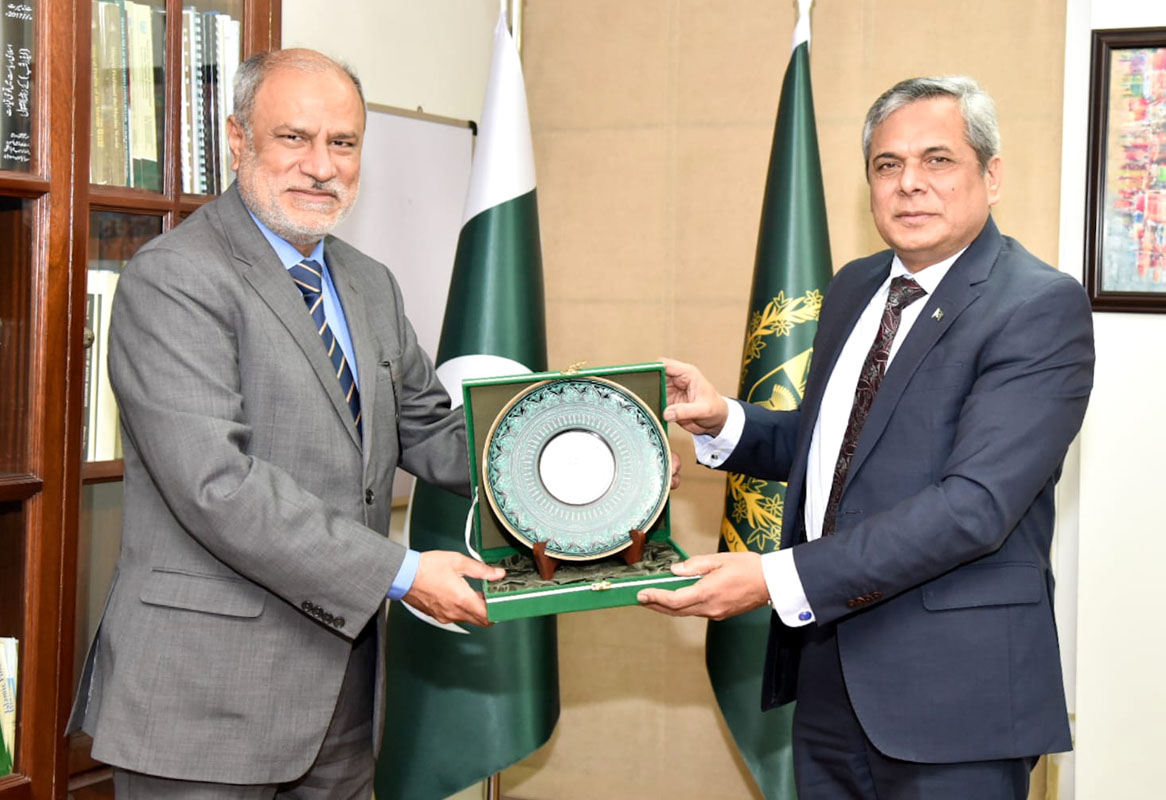 Executive Director COMSATS calls on the Federal Secretary MoST, Pakistan