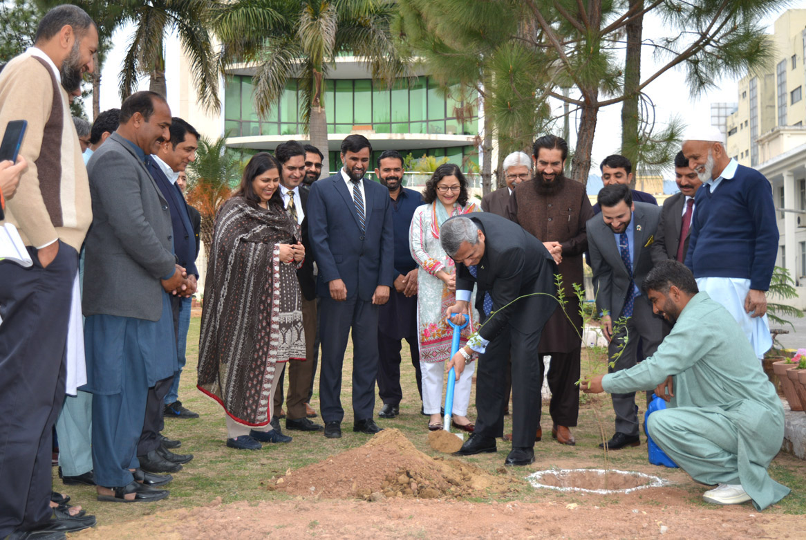 COMSATS Secretariat supports Pakistan’s Plantation Campaign