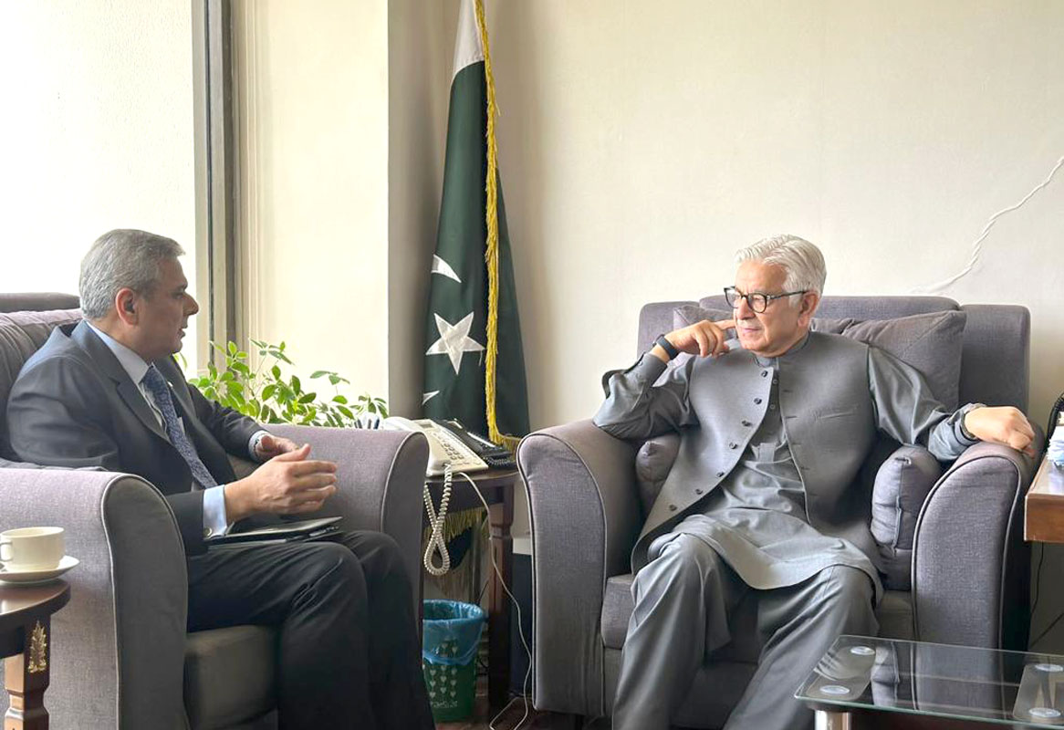 Executive Director COMSATS Calls on the Defence Minister